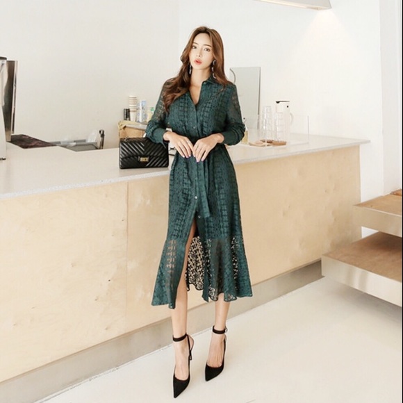 Dresses & Skirts - Emerald green lace shirt dress with mermaid skirt